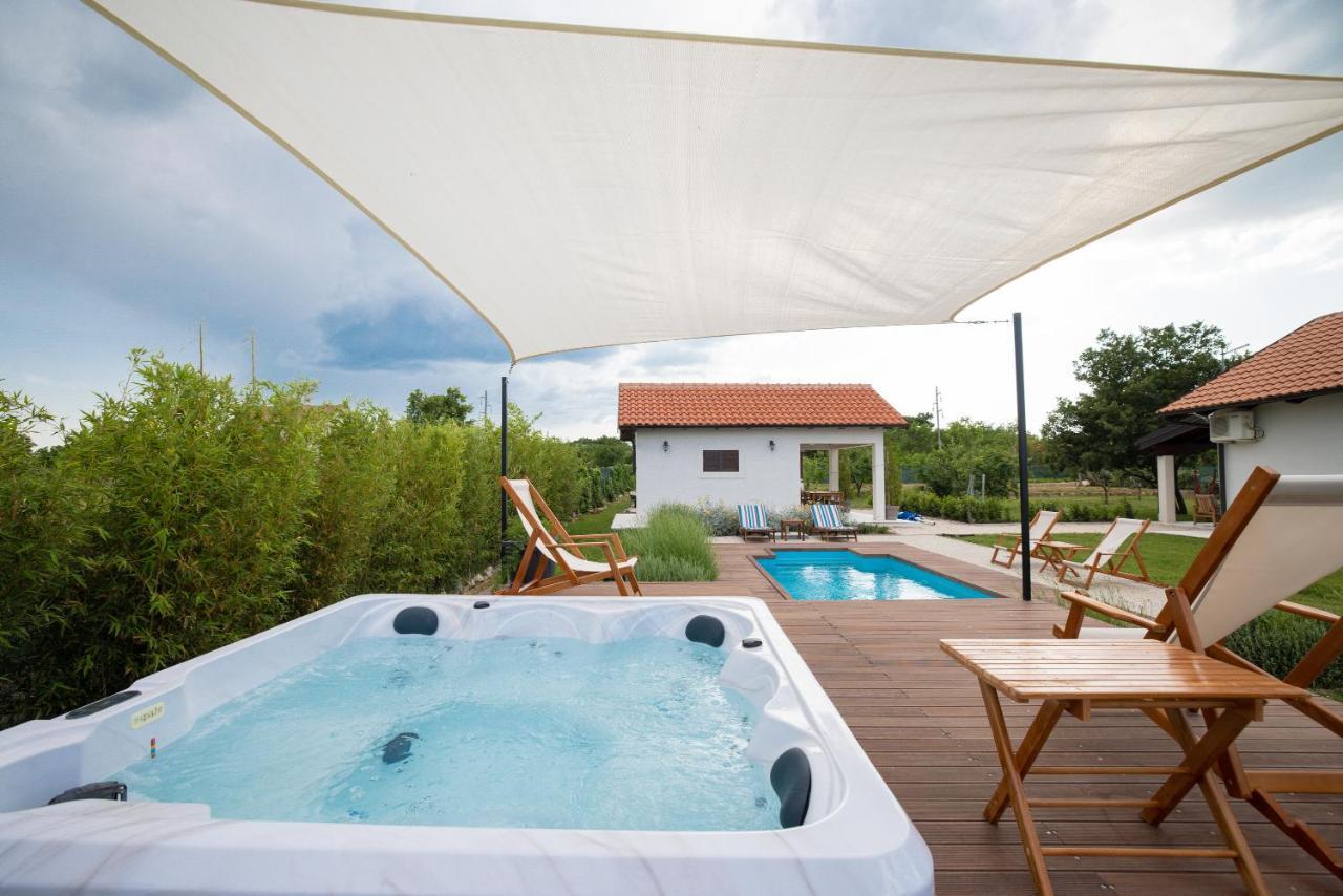 Villa Ena With Pool & Jacuzzi Donji Kasic Extérieur photo