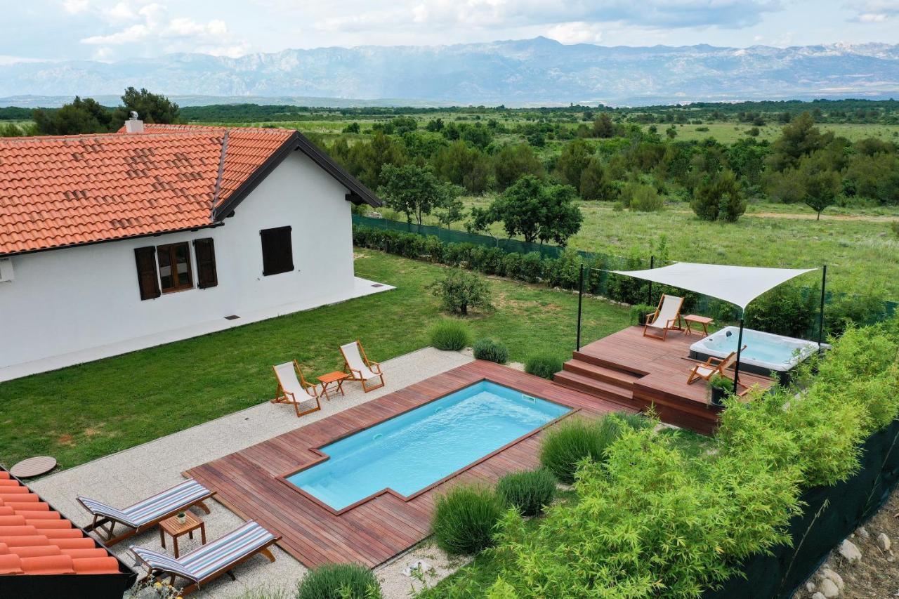 Villa Ena With Pool & Jacuzzi Donji Kasic Extérieur photo