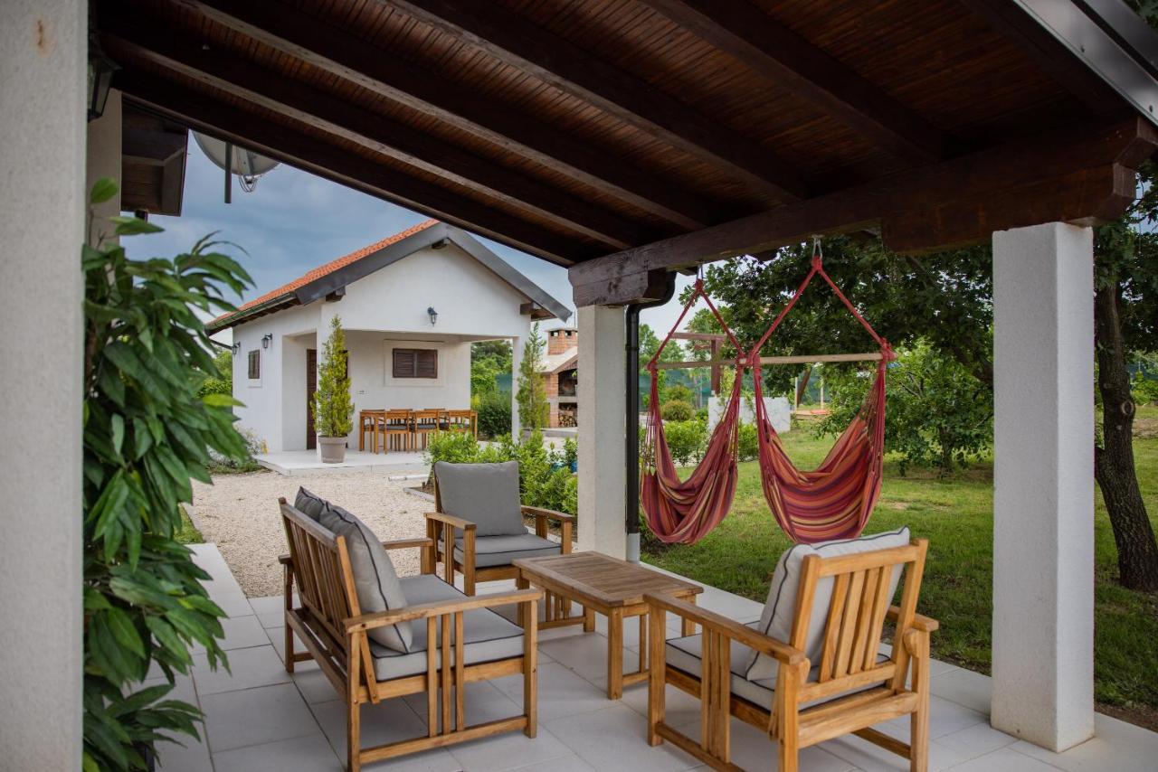 Villa Ena With Pool & Jacuzzi Donji Kasic Extérieur photo